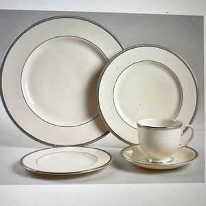 Lenox Tuxedo Platinum 5 Piece Place Setting - Service for 4 people (20 pieces)